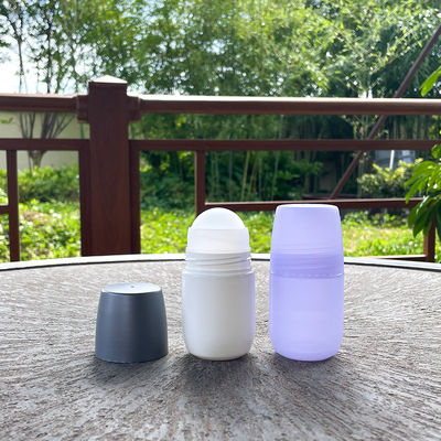 Botellas roll-on de plástico con logotipo personalizado en volumen de 60 ml para opciones ecológicas