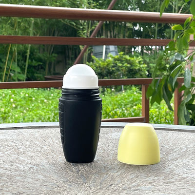 Rollo de plástico vacío en botellas para aceites esenciales, rollo de plástico de tamaño viaje en contenedores desodorantes, venta al por mayor